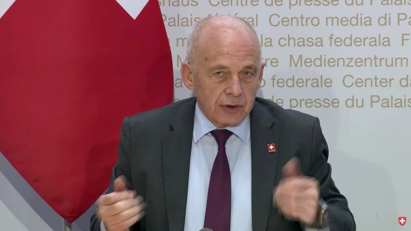 Bundesrat Maurer live an der Medienkonferenz