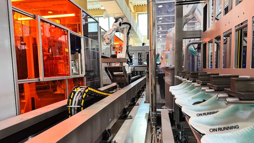 Produktionsstrasse der On-Fabrik bei Busan, Südkorea: Die Lightspray-Technologie wird industriell ausgerollt.