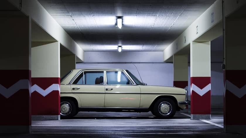 Mercedes in Tiefgarage