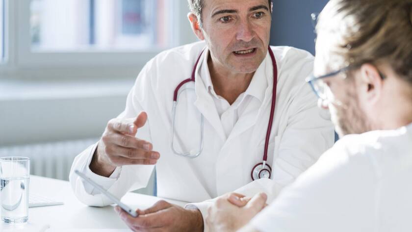 <p>Wer keine Ferien bekommt, ist versucht, einfach blauzumachen. Eine Arbeitgeberin und eine Krankenversicherung erklären, welche Gefahren drohen. </p>