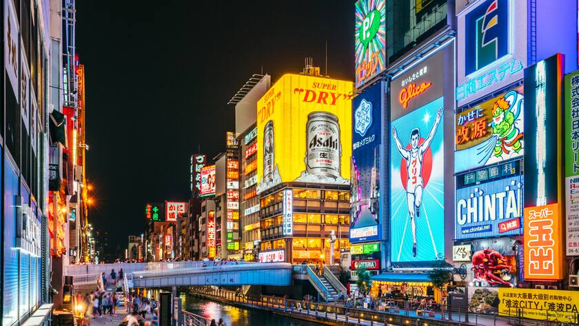 Nightlife in Osaka: Die japanische Notenbank versucht die Wirtschaft weiter mit extrem tiefen Zinsen anzukurbeln.