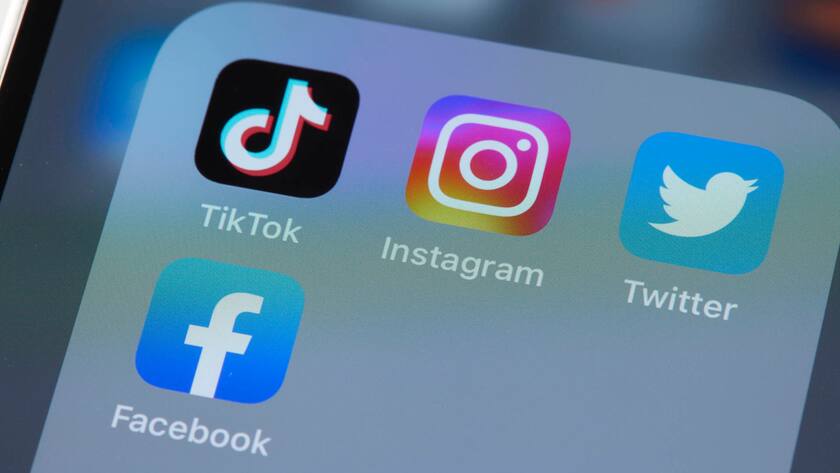 The logos of mobile apps TikTok, Instagram, Twitter and Facebook, are displayed on a screen in Tokyo, Japan, August 3, 2022. PUBLICATIONxNOTxINxJPN , aflo_195144011.JPG,