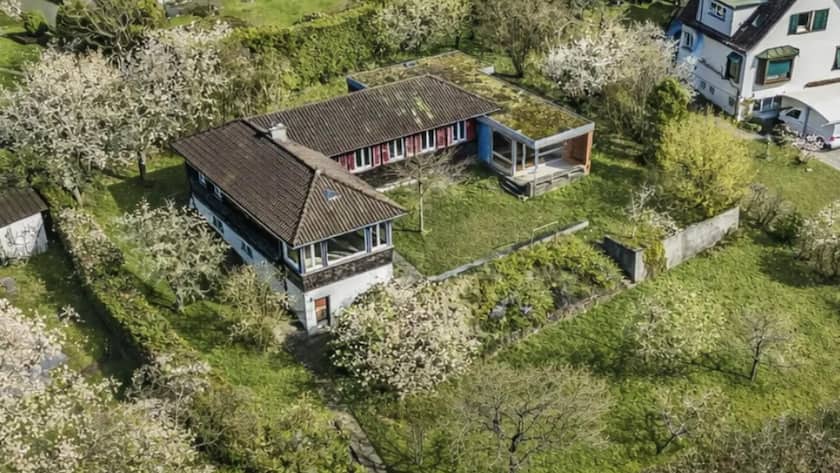 <p>Erbaut wurde das Haus 1933. Es entspricht nicht mehr heutigen Standards.</p>