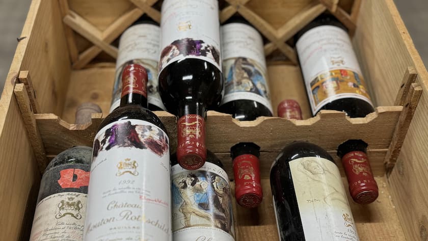 <p>Die Mouton-Rothschild Etiketten erzählen auch die Geschichte zeitgenössischer Kunst und sind im guten Zustand begehrte Sammler-Objekte.</p>