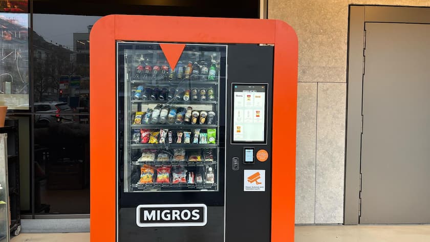 <p>Der neue Migros-Verkaufsautomat am Zürcher Kreuzplatz.</p>