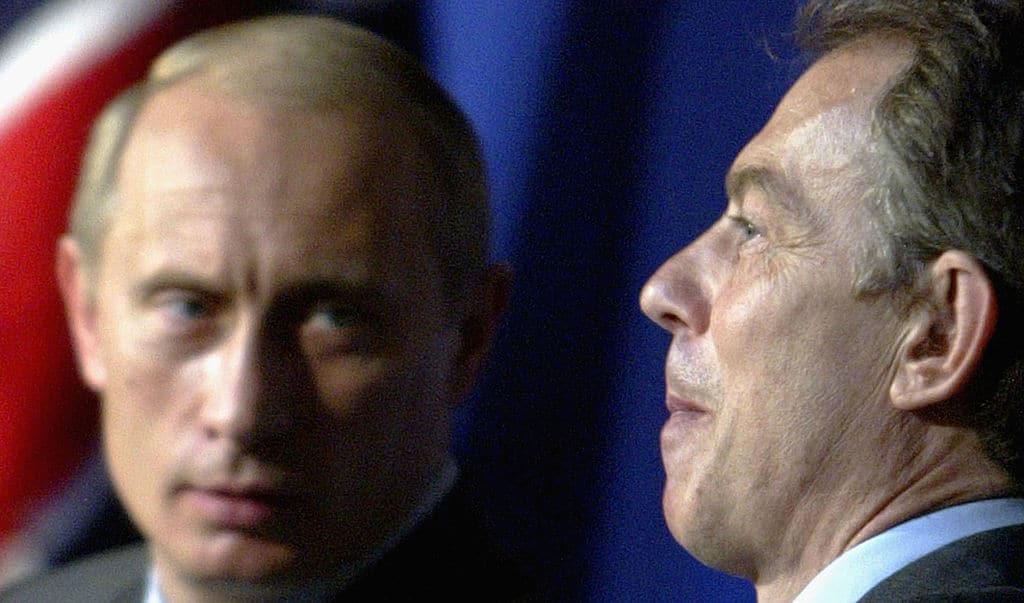 Putin und Blair stossen 2003 in London an.