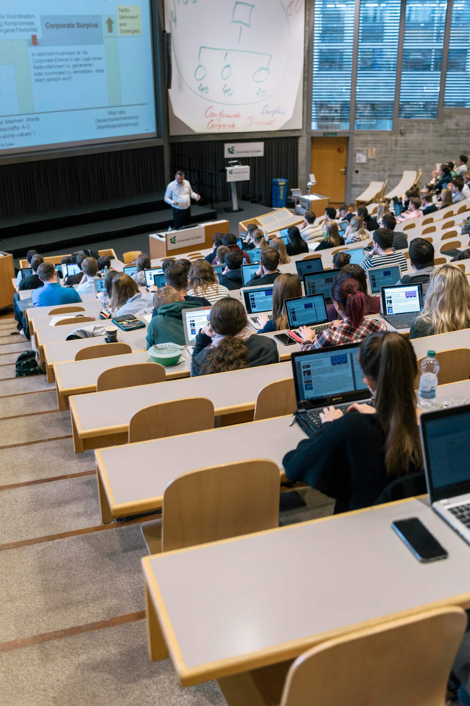 1. Ausbildung: Für seine drei Töchter hat Steffens je einen Ausbildungsfonds angelegt.