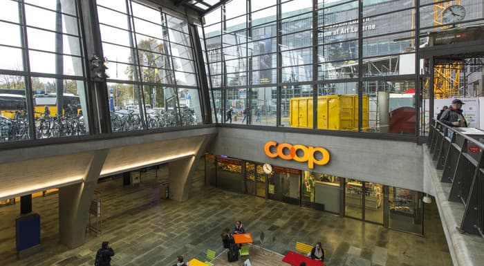 Auch bei Coop laufen die Standorte an Bahnhöfen besonders gut – wie diese Filiale am Bahnhof Luzern.