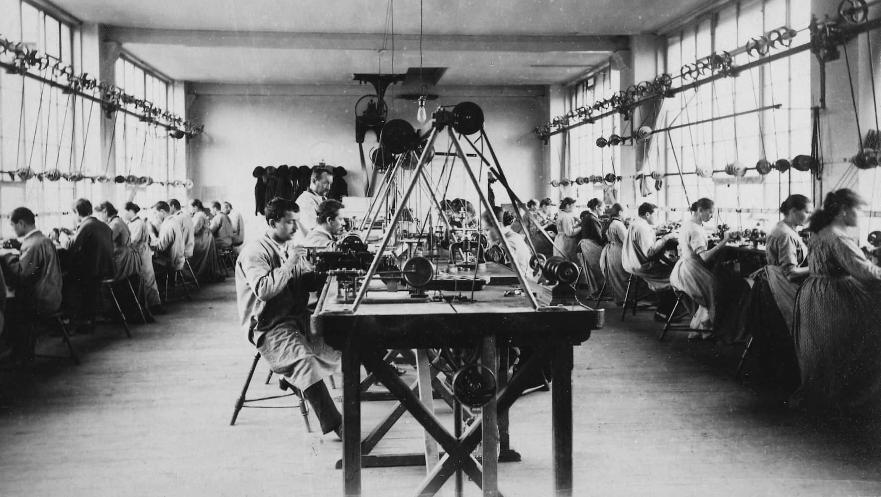 IWC führte als erste Schweizer Uhrenmarke moderne Produktions-methoden ein.