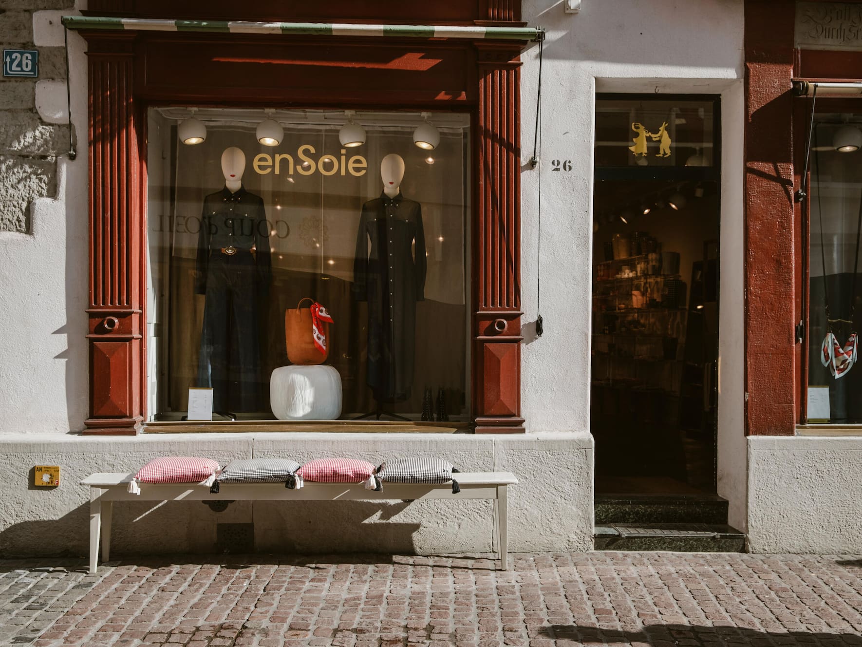 Der Eingang zum Ladengeschäft in der Strehlgasse 26 in Zürich.