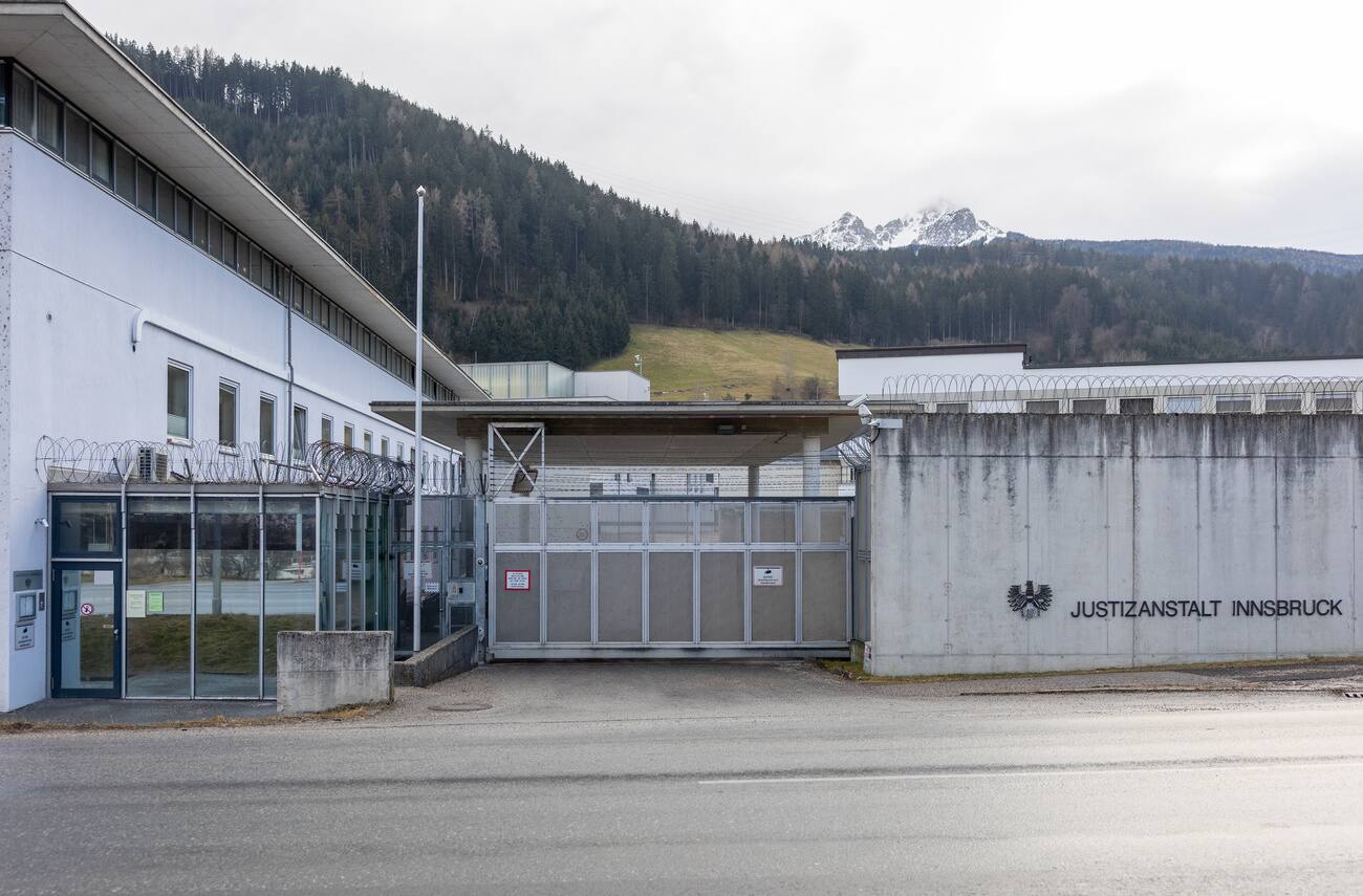 Benko soll derzeit in der Justizanstalt Innsbruck sitzen und einvernommen werden.