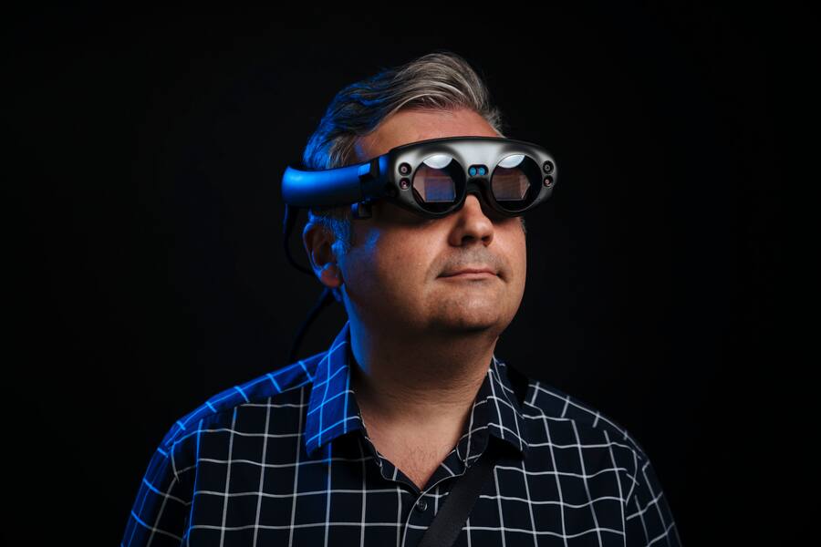 SAN FRANCISCO, CA - AUGUST 29: The Washington Post via Getty Images technology columnist, Geoffrey A. Fowler, reviews the Magic Leap One in San Francisco, California on August 29, 2018.