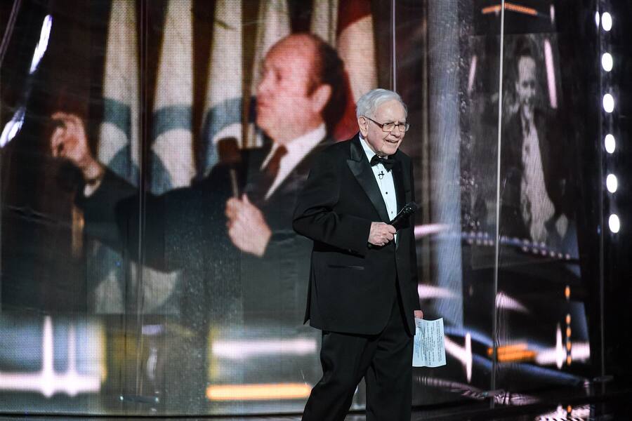 TORONTO, ON - DECEMBER 01: Warren Buffett attends 2018 Canada's Walk Of Fame Awards held at Sony Centre for the Performing Arts on December 1, 2018 in Toronto, Canada. (Photo by George Pimentel/Getty Images)
