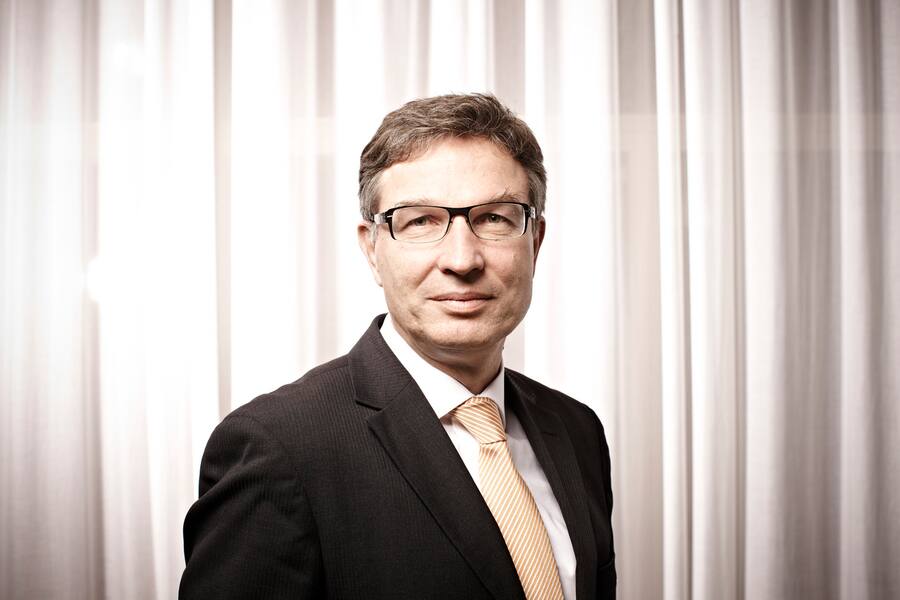 Walter Huber, member of the executive board of the Federation of Migros Cooperatives and Head of Industry Department, pictured on March 28, 2012, in Zurich, Switzerland. (KEYSTONE/Christian Schnur)Walter Huber, Mitglied der Generaldirektion des Migros Genossenschafts-Bundes und Leiter Departement Industrie, aufgenommen am 28. Maerz 2012 in Zuerich. (KEYSTONE/Christian Schnur)