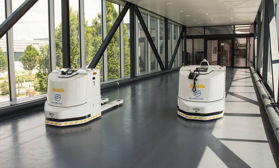 Selbstständige Pack-Roboter mit der Technologie von Bluebotics