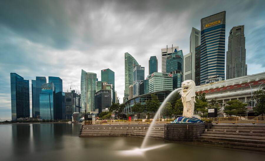 Singapore, Singapore - September 18 : A General View of Singapore Skyline from Merlion Park at Sunrise on September 18, 2016 in Singapore, Singapore. (Photo by Rustam Azmi/Getty Images)