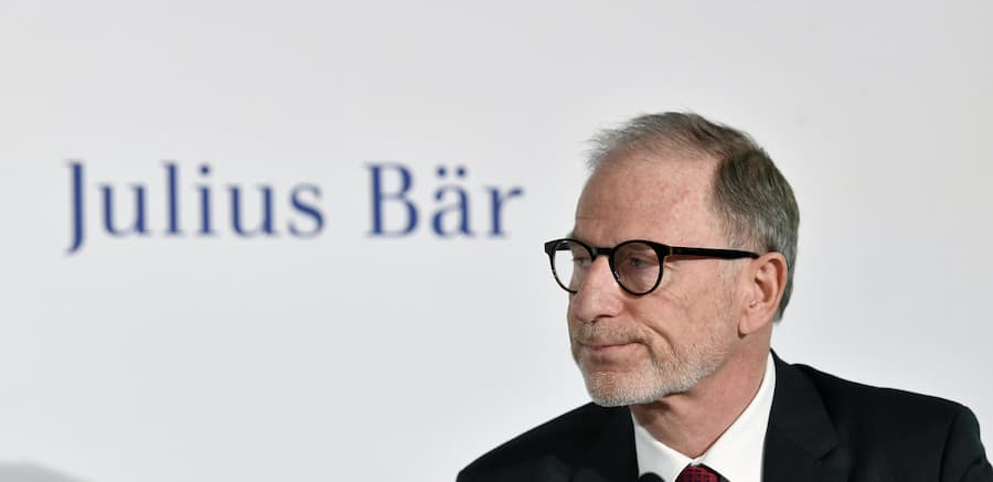 Bernhard Hodler, CEO Bank Julius Baer orientiert an einer Medienkonferenz in Zuerich am Mittwoch, 31. Januar 2018 ueber das vergangene Geschaeftsjahr. (KEYSTONE/Walter Bieri)