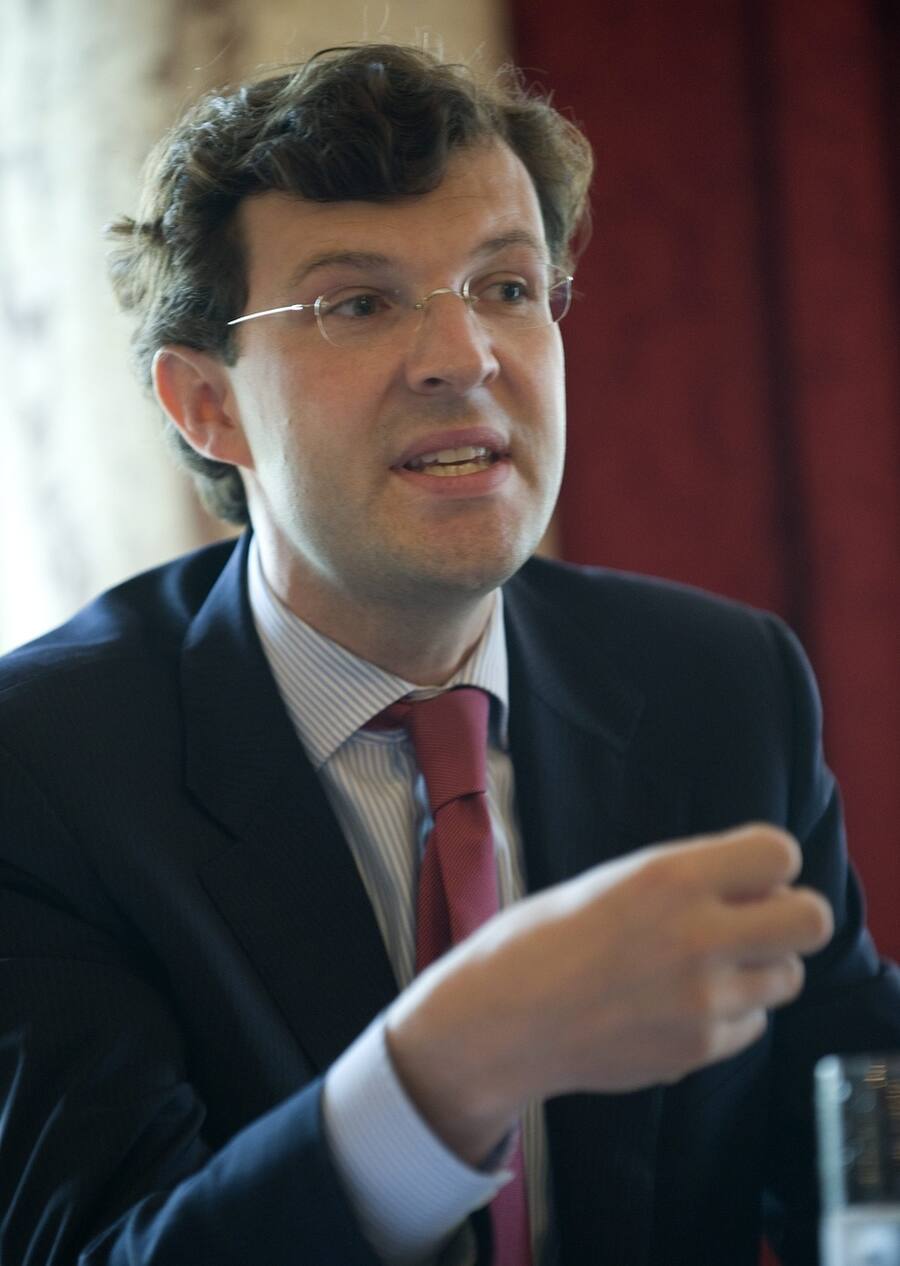 Christoph Schaltegger, Mitglied der Geschaeftsleitung Economiesuisse spricht an der Medienkonferenz ueber die konservative Finanzpolitik auch in Krisenzeiten am Freitag, 21. August 2009 in Bern. (KEYSTONE/Marcel Bieri)