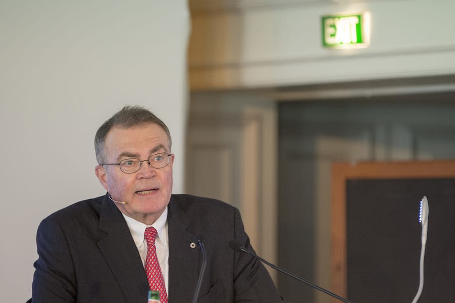 Der Verwaltungsratspraesident Alfred N. Schindler spricht einer Medienkonferenz der Schindler Holding vom Freitag, 15. Januar 2016 im Hotel Palace in Luzern. Alfred N. Schindler tritt als Verwaltungspraesident des Lift- und Rolltreppenhersteller ab. Nach 22 Jahren will er das Amt per Maerz 2017 abgeben, wie Schindler am Freitag, 15. Januar 2016 mitteilte. Neuer Praesident soll der heutige Konzernchef Silvio Napoli werden. Neuer Konzernchef soll Thomas Oetterli werden. (KEYSTONE/Urs Flueeler)