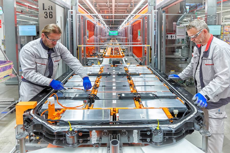 Audi Brussels, battery assembly: Running highvoltage cable