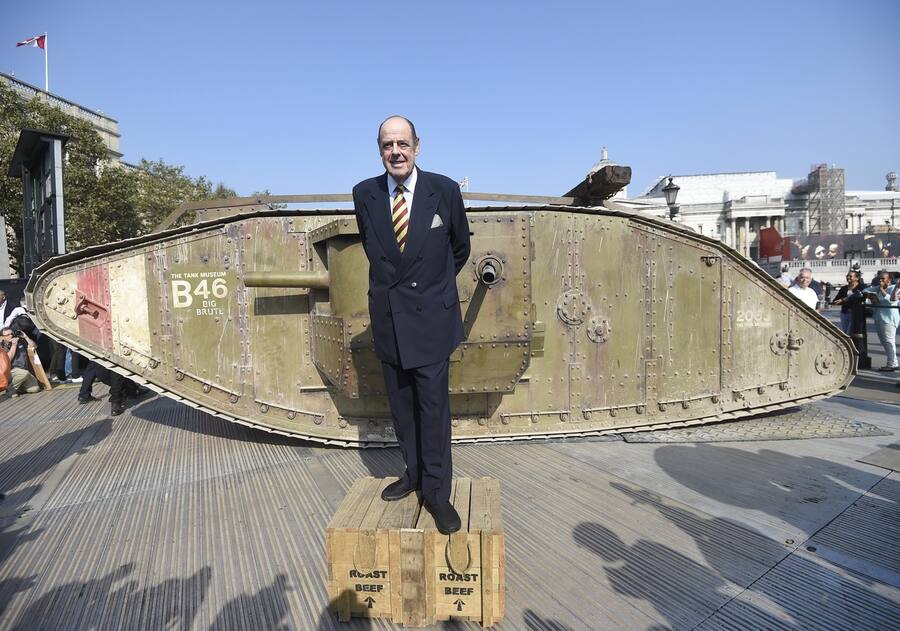 epa05540611 Nicholas Soames, grandson of Sir Winston Churchill stands next to a replica of the First World War Mark IV tank in Trafalgar Square, London, Britain, 15 September 2016. The Mark IV tank from the Tank Museum was on display to mark the 100th anniversary of the first use of a tank in battle, during the Somme Offensive in 1916. EPA/FACUNDO ARRIZABALAGA