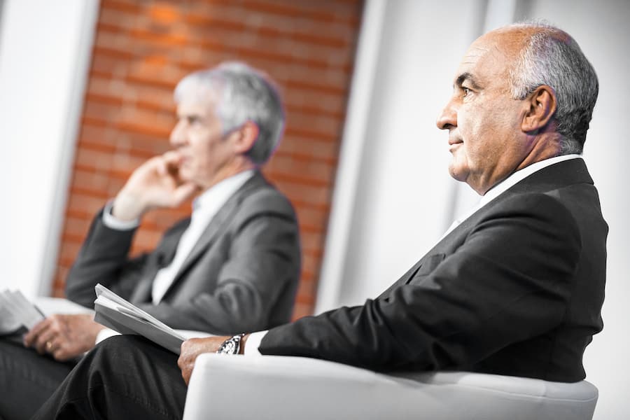 Martin Vetterli, President l'Ecole Polytechnique Federale de Lausanne, EPFL, (gauche) et Philippe Amon, president et directeur general de SICPA (droite) s'expriment lors d'une conference de presse au sujet d'un accord lemanique entre le Canton de Vaud et le Canton de Geneve pour le futur lancement de la « Trust Valley » soutenu par l?EPFL, la HEIG-VD, l?UNIGE, l?UNIL et ses partenaires industriels ce vendredi 19 juin 2020 a Gland. (KEYSTONE/Valentin Flauraud).
