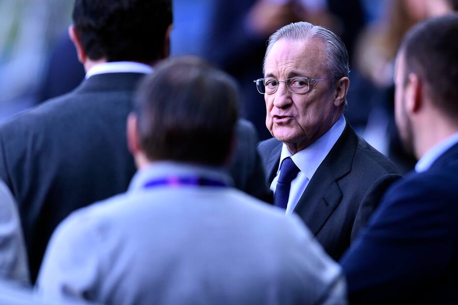 PARIS, FRANCE - SEPTEMBER 17: Real Madrid President Florentino Perez looks on during a Real Madrid training session prior to the UEFA Champions League group A match against Real Madrid at Parc des Princes on September 17, 2019 in Paris, France. (Photo by Aurelien Meunier/Getty Images)