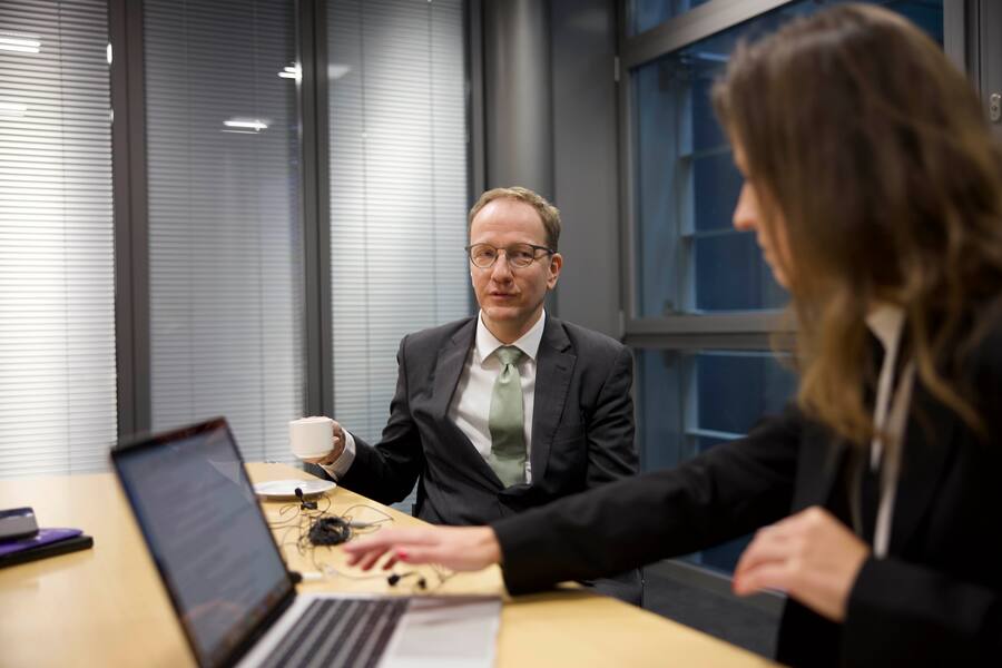 Guntram Wolff, Bruegel, und Melanie Loos, Handelszeitung