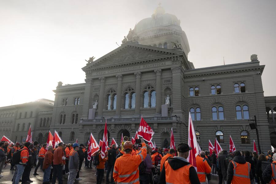 <p>Die Büezer aus dem Stahlwerk Gerlafingen zogen am Montag vor das Bundeshaus, um für ihre Jobs zu kämpfen.</p>