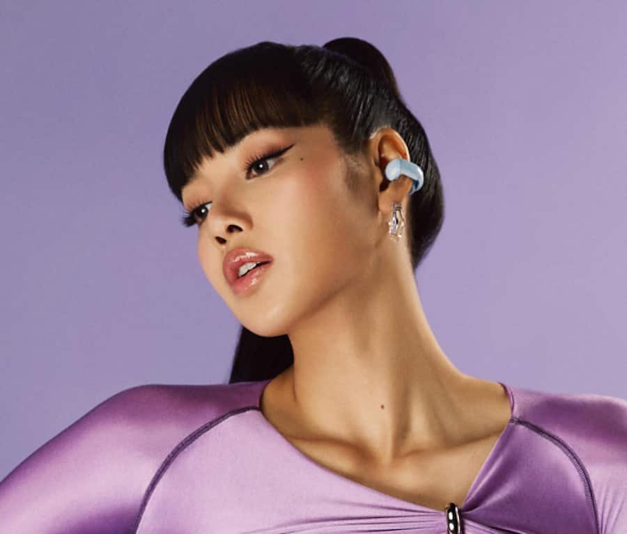 <p>Die Bose-Kopfhörer steckt man sich ans Ohr.</p>