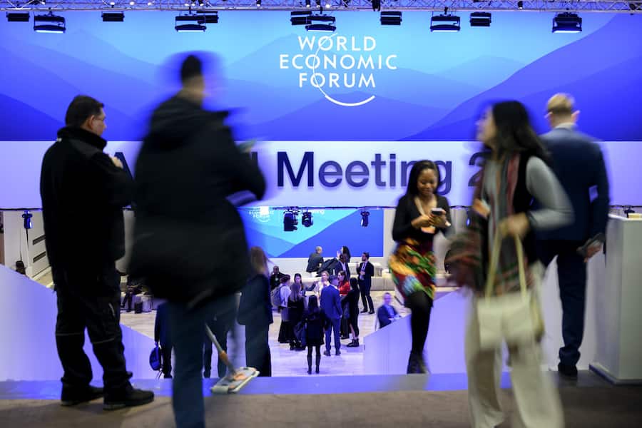 <p>Im Kongresszentrum wird viel über Wirtschaft und Politk diskutiert.</p>