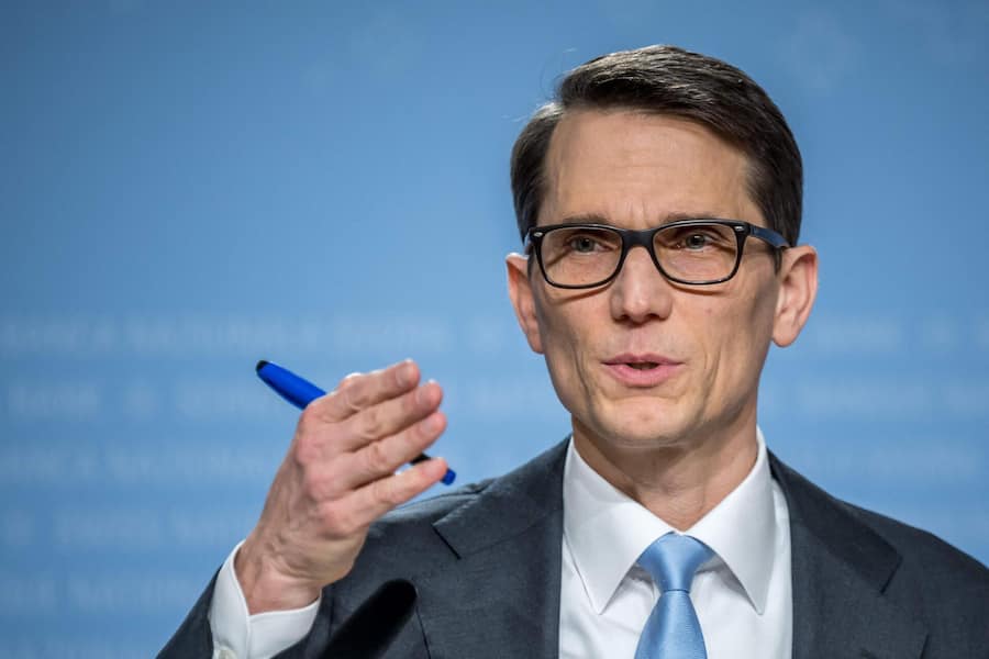 <p>SNB-Chef Martin Schlegel hält für die Schweiz Negativzinsen für möglich.</p>