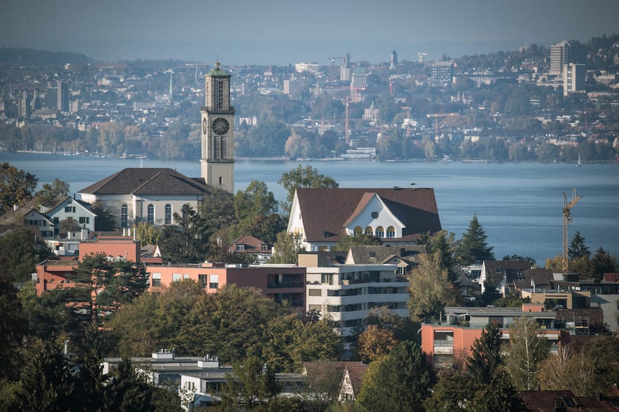 <p>Aussicht auf die Kirche von Thalwil am linken Zürichsee-Ufer. Hier entsteht aktuell der teuerste Neubau der Region.</p>