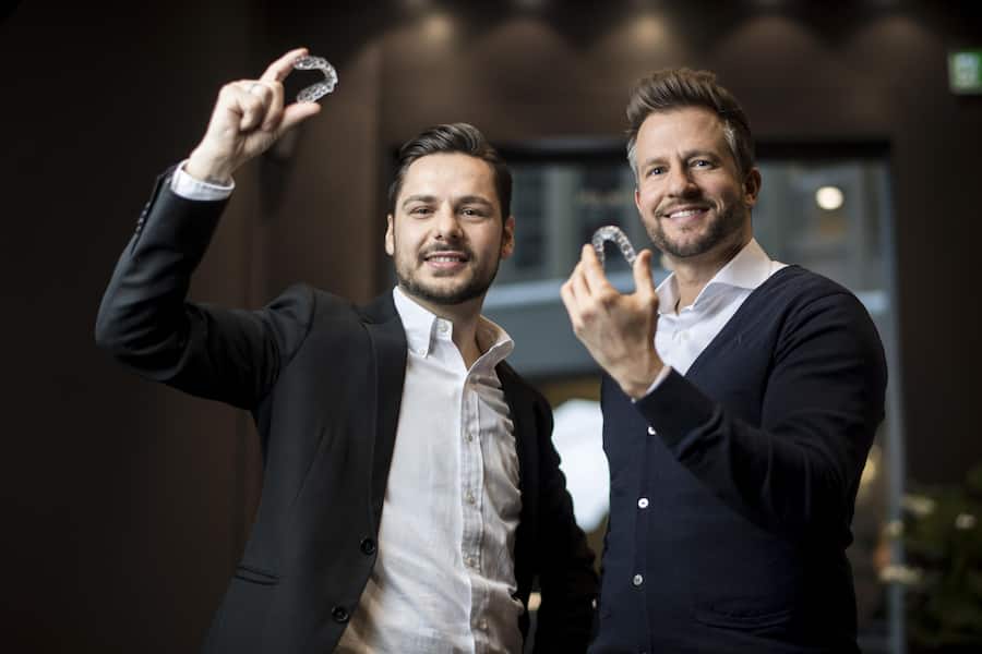 <p>Ertan Wittwer (l.), Marcel Kubli und Philip Magoulas (nicht auf dem Bild) gründeten Bestsmile 2018.</p>