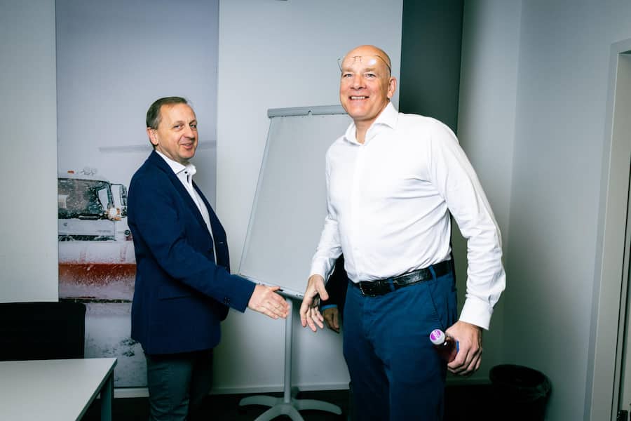 <p>Aebi-Schmidt-Chef Fruithof (rechts) stand Holger Alich von der Handelszeitung anderthalb Stunden Rede und Antwort.</p>