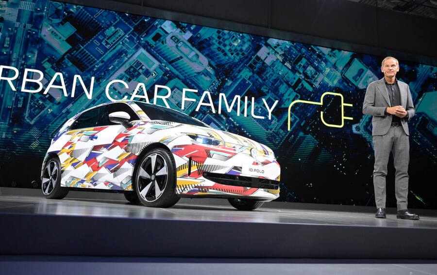 <p>Volkswagen-Chef Oliver Blume präsentiert den neuen ID.Polo, mit dem E-Mobilität bezahlbar werden soll.</p>