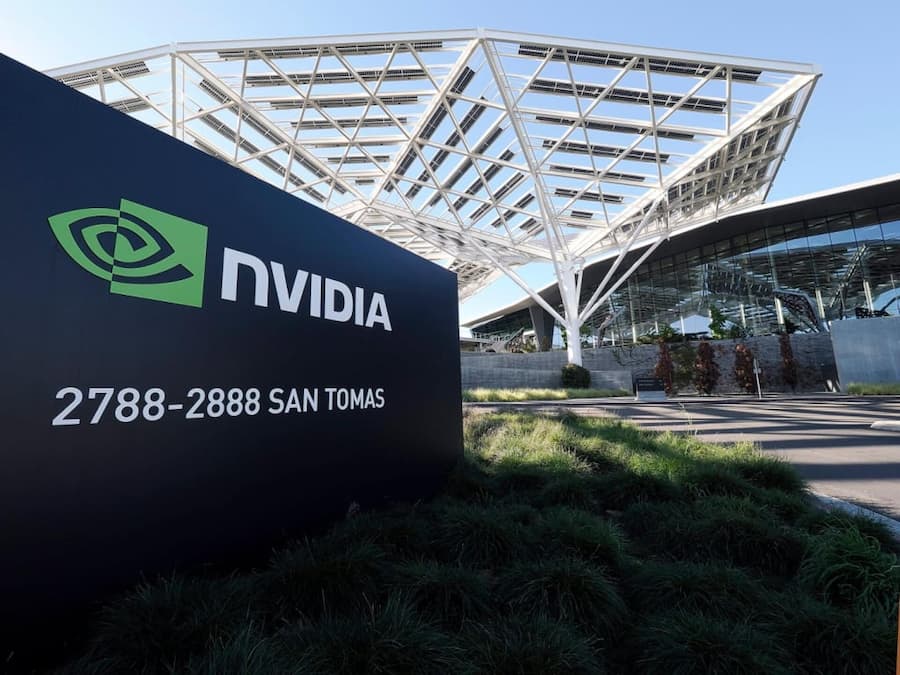 <p>Nvidia hat Apple als teuerstes Unternehmen der Welt abgelöst. Apple hielt den Spitzenplatz seit 2011 mit nur kurzen Unterbrechungen dauerhaft inne.</p>
