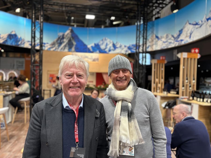 <p>Denis Meier (l.) und Dany Varone präsentieren sich in Paris.</p>