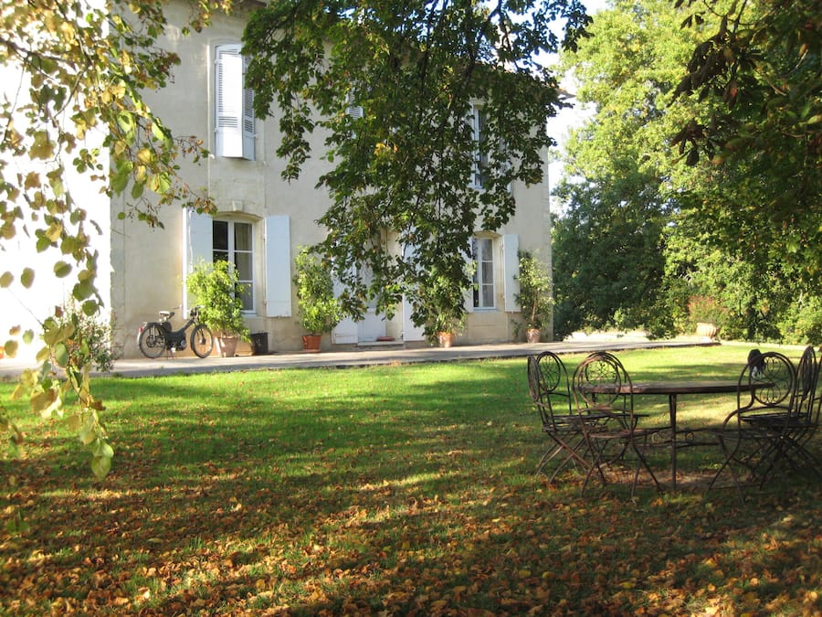 <p>Die Idylle trügt. Klassische Bordeaux-Weine tun sich schwer. Auf Château de Fontenille sucht man neue Wege. </p>