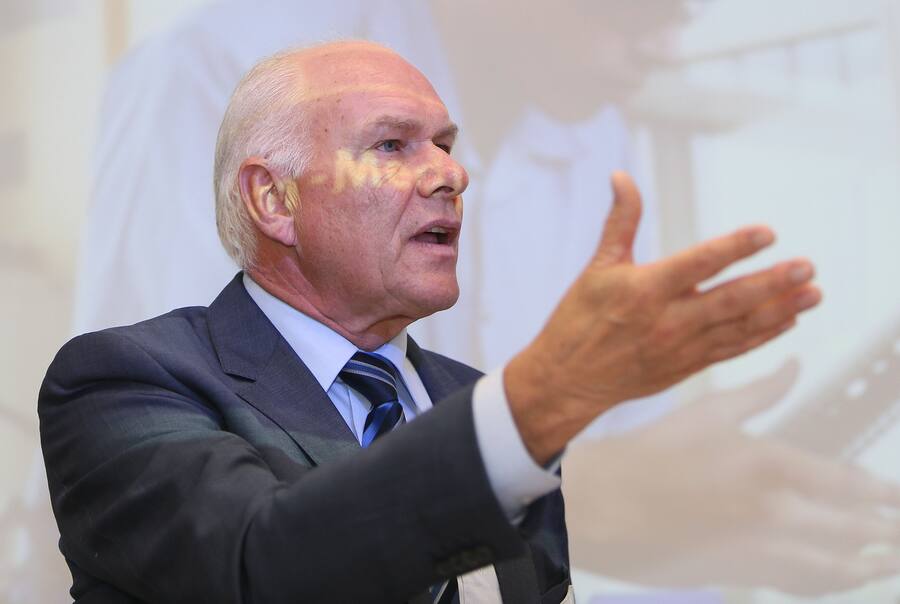 Hans Hess, Praesident von Swissmem, spricht an der Jahresmedienkonferenz von Swissmem, dem Verband der Schweizer Maschinen-, Elektro- und Metall-Industrie (MEM-Industrie) am Dienstag, den 28. Februar 2017 in Zuerich..(KEYSTONE/Siggi Bucher)