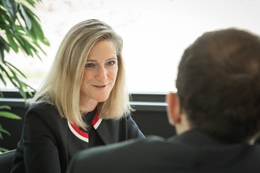 Swisscard-CEO Florence Schnydrig Moser im Gespräch mit HZ-Redaktor Michael Heim