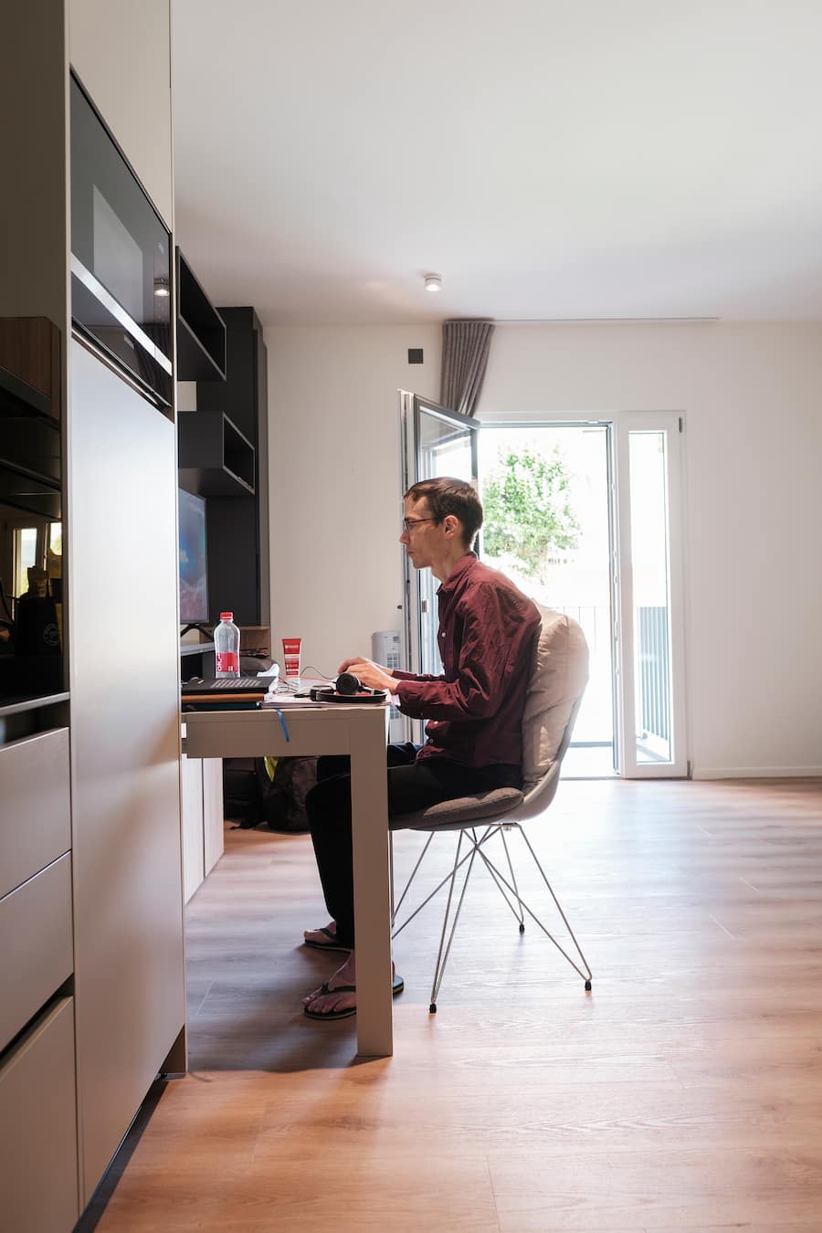 HZ Test des Mikroappartment City Pop Lugano: Marc Bürgi im Mikroapartment