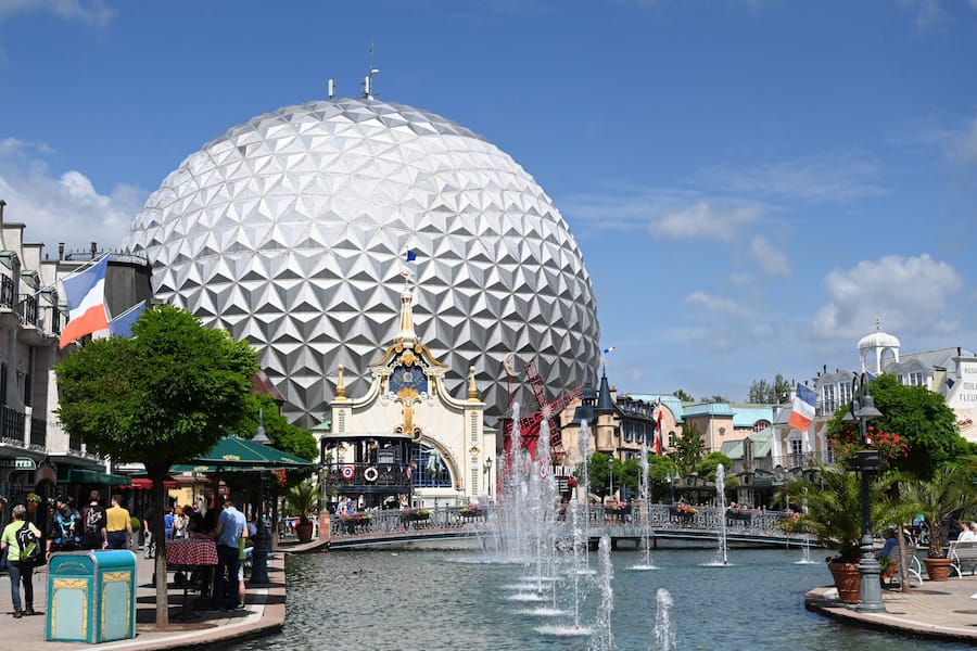 Der Europa-Park ist ein Freizeit- und Themenpark in Rust, Baden-Württemberg, Deutschland; durch die Lockerungen der Corona-Maßnahmen hat der Park wieder geöffnet unter Einhaltung bestimmter Hygienemaßnahmen