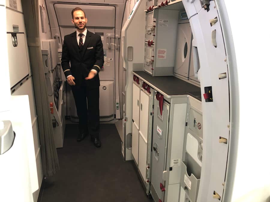 Eine der beiden Küchenbereiche in der A320neo der Swiss