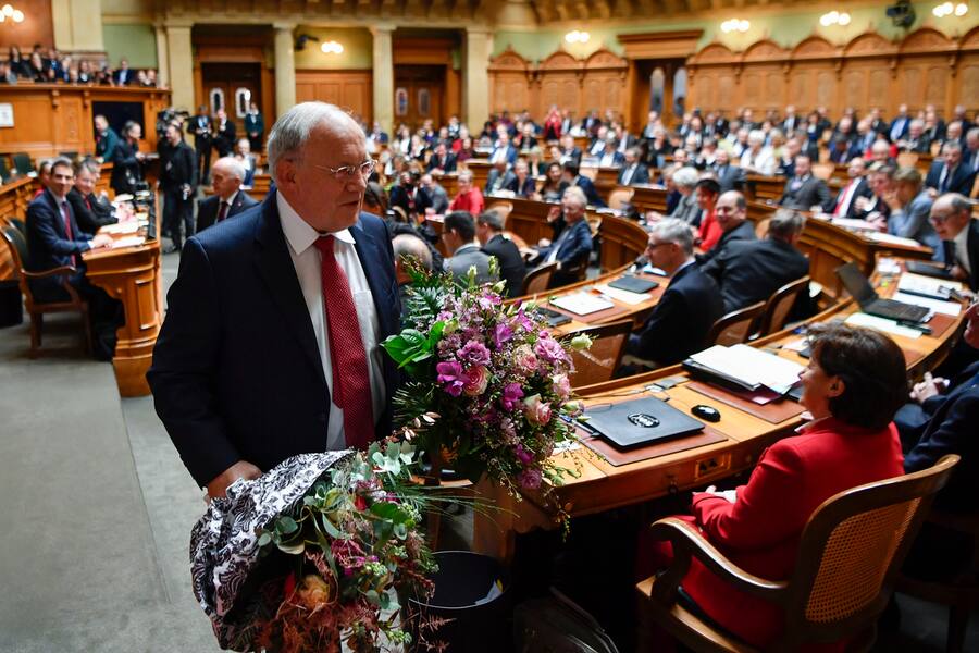 Der abtretende Bundesrat Johann Schneider-Ammann verlaesst den Saal vor der Ersatzwahl in den Bundesrat durch die Vereinigte Bundesversammlung, am Mittwoch, 5. Dezember 2018 im Nationalratssaal in Bern. (KEYSTONE/Anthony Anex)