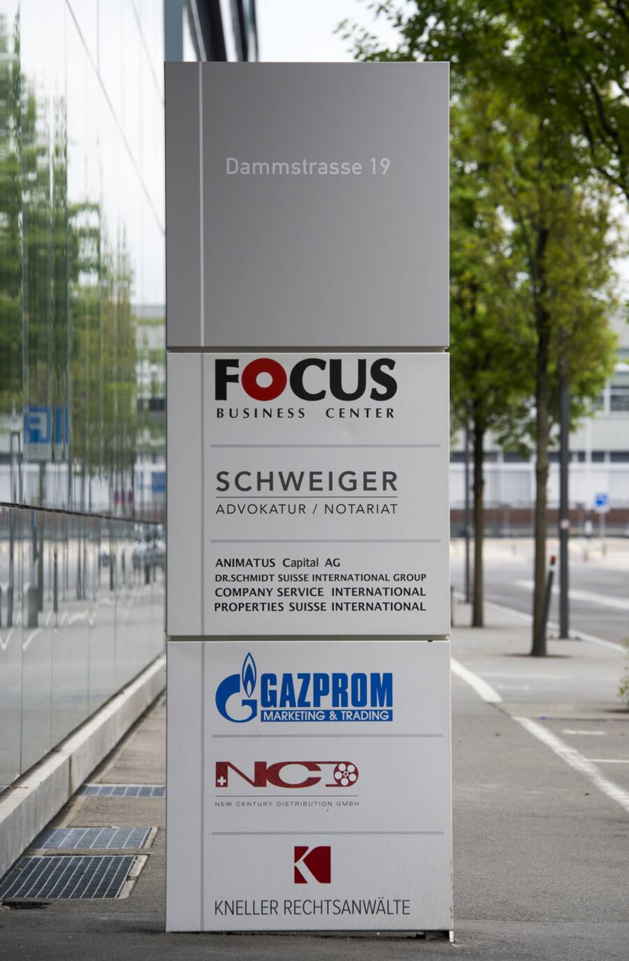 Der Sitz der Gazprom Marketing & Tranig Spitzerland AG an der Dammstrasse 19 in Zug, 21. April 2014. (KEYSTONE/Sigi Tischler)