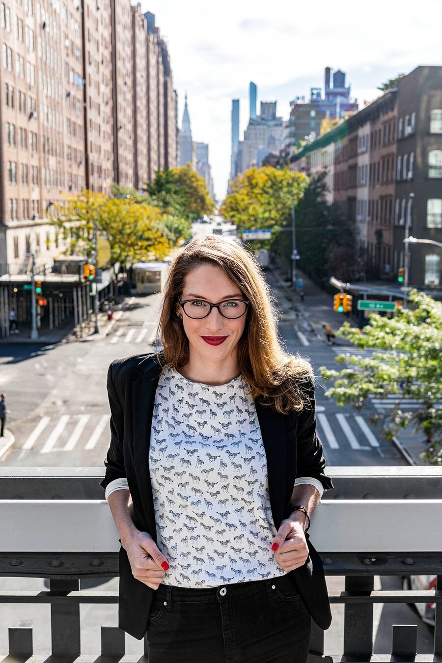 Isabel Martinez auf der High Line, Manhattan. New York, USA, 20.10.2021 Engl.: Isabel Martinez, Swiss economist, conducts research on inequality in particular and is one of the most influential economists in Switzerland, Europe, portrait on 20 October 2021, female, woman, science, scientist