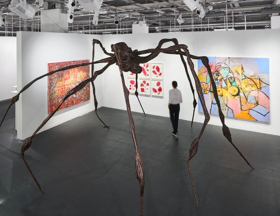 Louise Bourgeois riesenhafte «Spider», das Tier aus Stahl wurde für 40 Millionen Dollar verkauft.