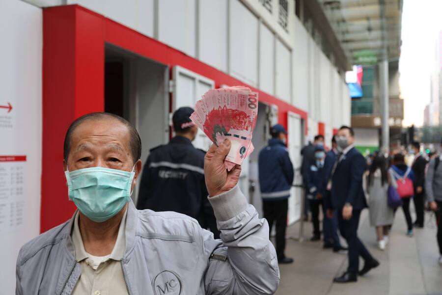 January 26, 2021, Hong Kong, CHINA: Mr Cheung full name withheld exchanges HK$3,000 new banknotes for Lunar New Year red packets at the HSBC branch in Mong Kok. A portion of the tickets can be ordered online as special arrangement amid the Covid-19 pandemic. 26JAN21 SCMP / Hong Kong CHINA - ZUMAs251 20210126_zin_s251_002 Copyright: xNoraxTamx