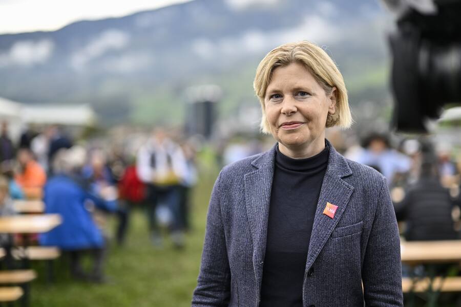 Die SVP-Nationalraetin Esther Friedli, aufgenommen nach einer Medienkonferenz der St. Galler SVP zu ihrer Kandidatur als Staenderaetin, am Freitag, 14. Oktober 2022, an der Viehschau in Mels. (KEYSTONE/Gian Ehrenzeller)